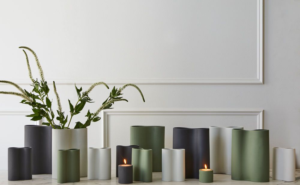 Marmoset Found – Smooth Infinity Vase (Small)